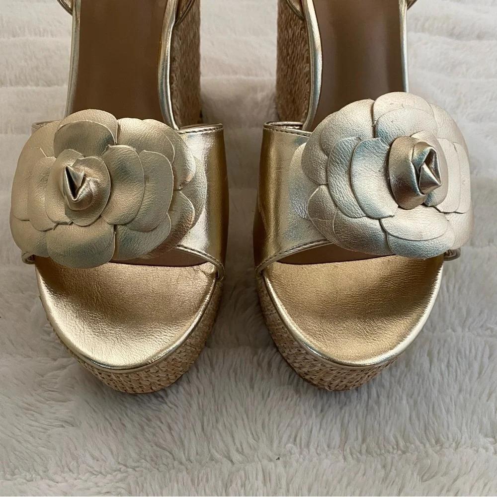 BAMBOO Gold Flower Platform Wedge Boho Sandals with Ankle Strap Size 10